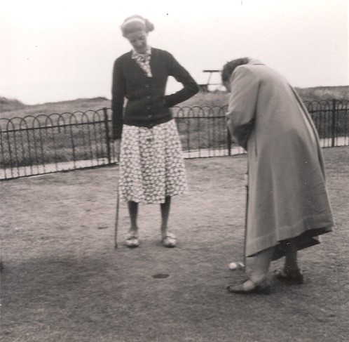 Holiday putting